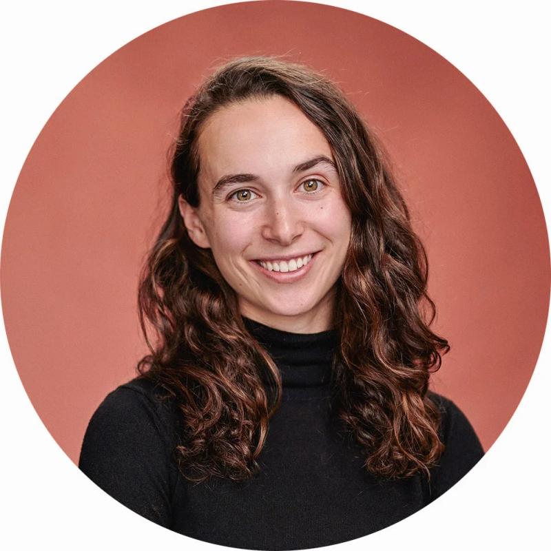 Sophia's professional headshot for use on LinkedIn.