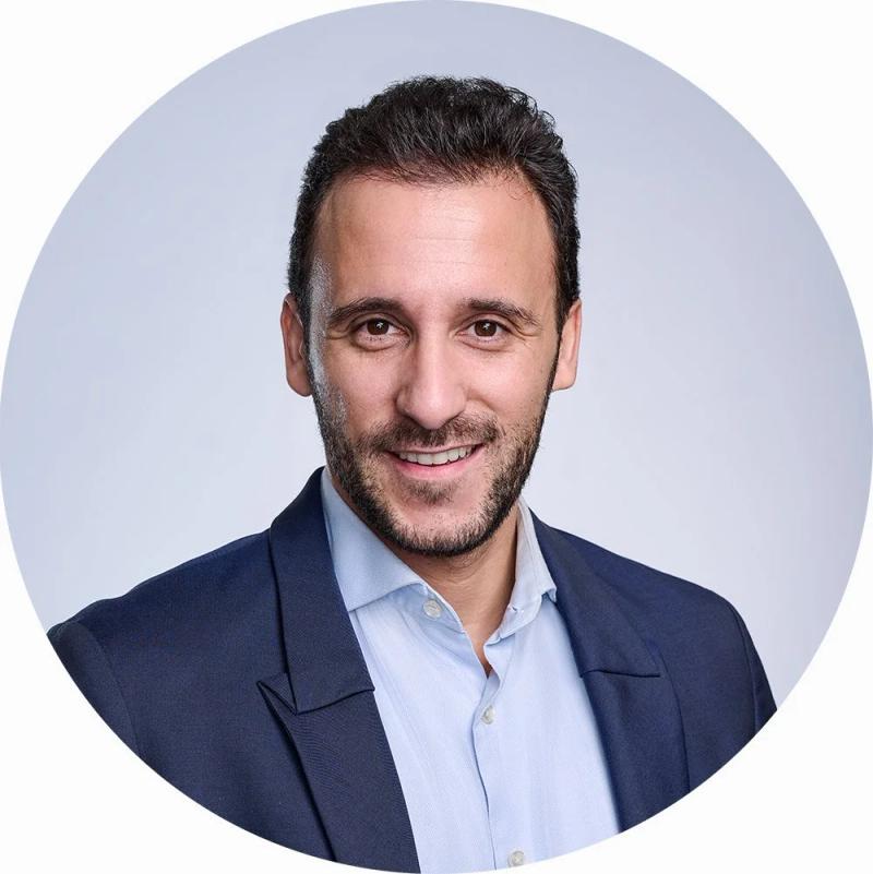 Nuno LinkedIn Headshot by Professional Headshot Photographer Maxim Vinciguerra