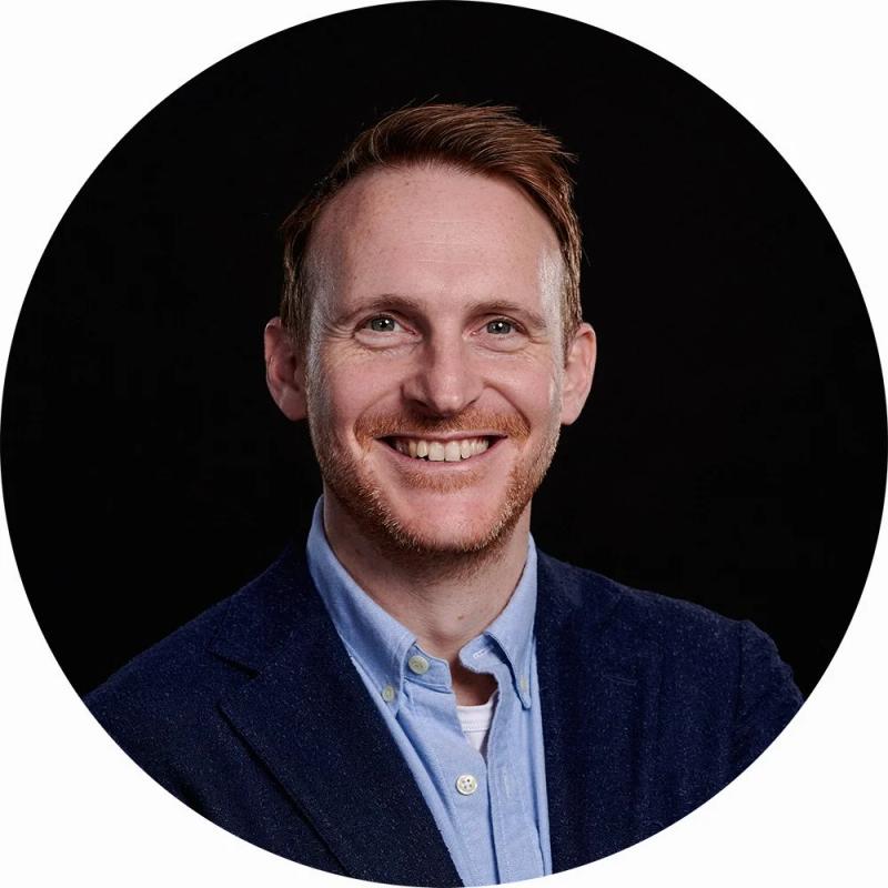 Professional LinkedIn headshot of Cillian taken in London studio