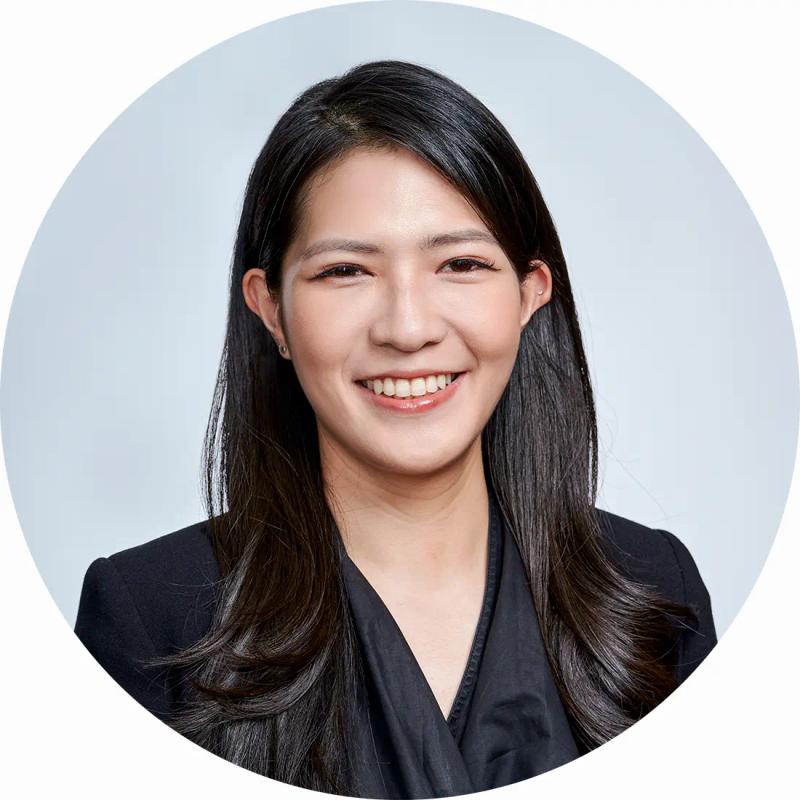 Business headshot of Jamie for her LinkedIn profile. Captured in my London studio with professional lighting and a white backdrop.